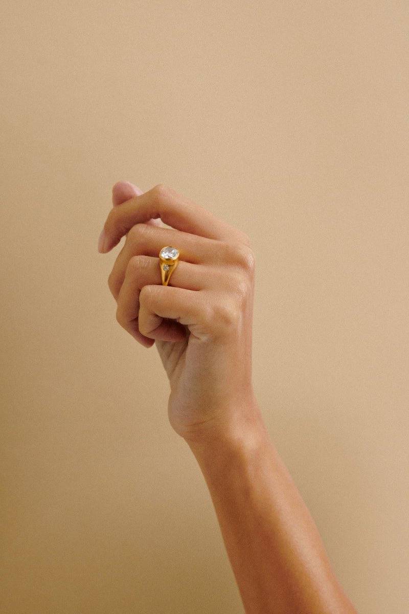diamond-signet-ring-solid-gold