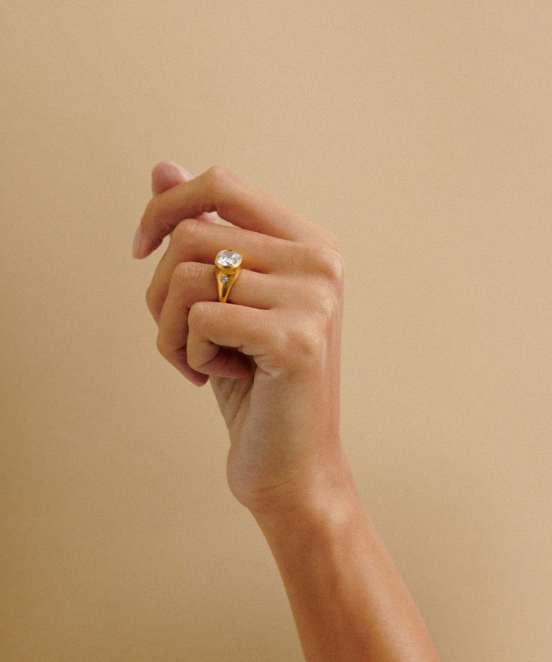 diamond-signet-ring-solid-gold