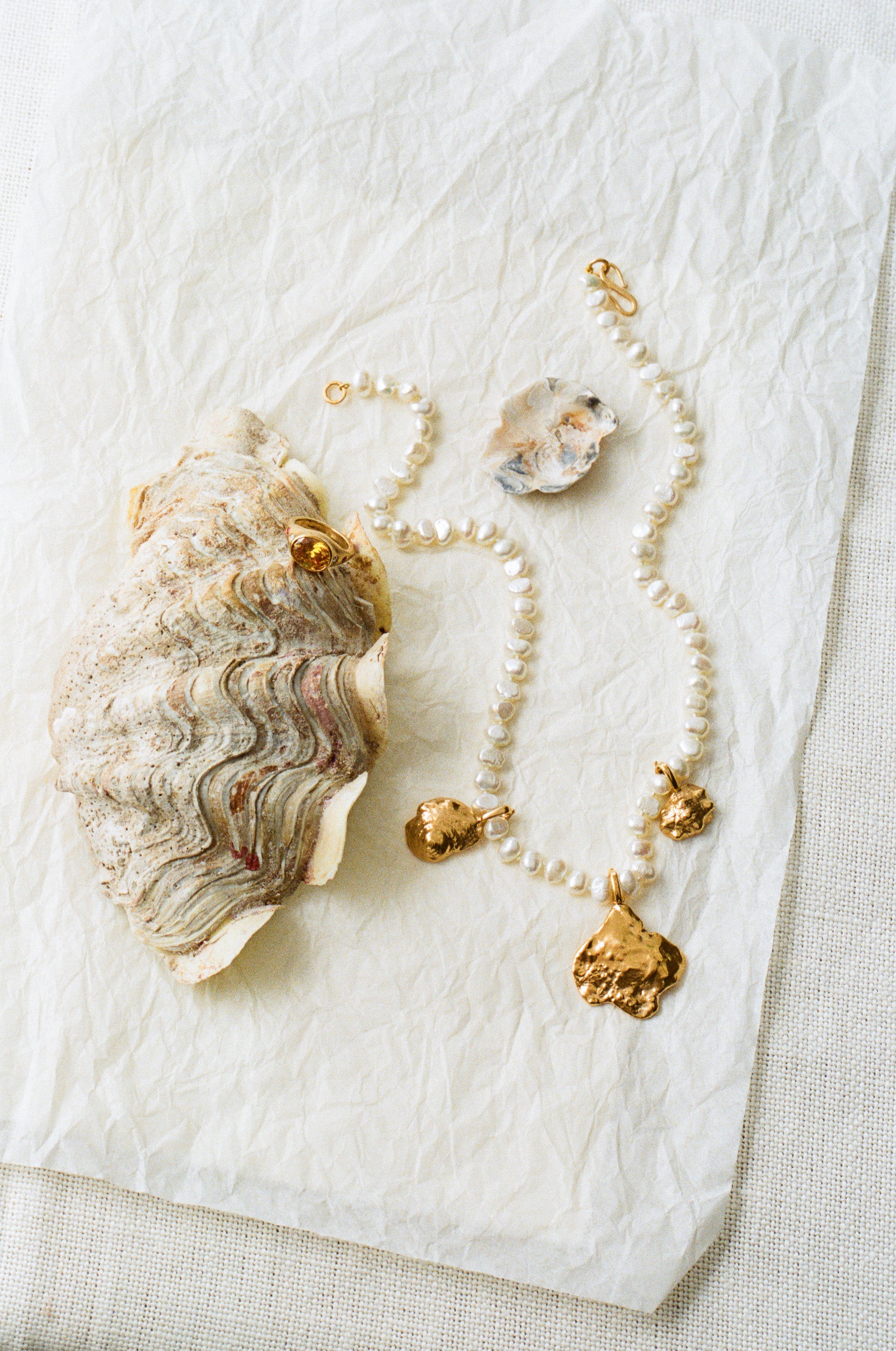 Pearl and gold shell pendant necklace
