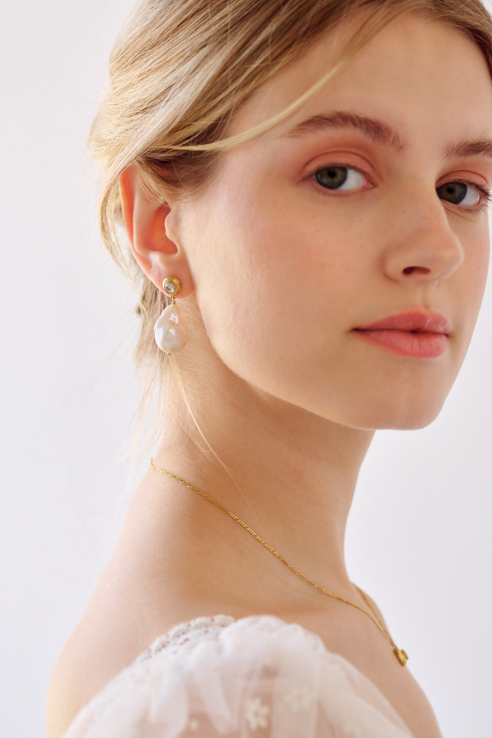 diamond-and-pearl-drop-earring