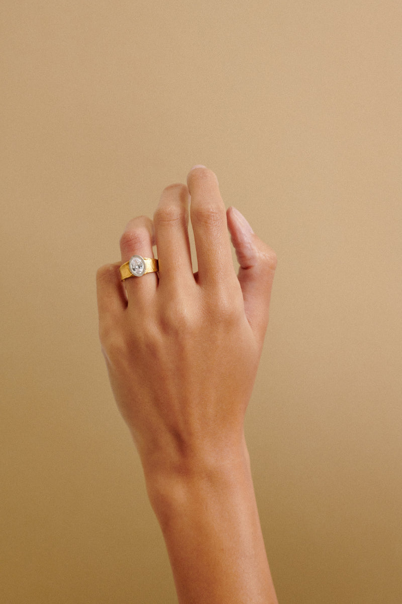 honey-diamond-solid-gold-ring