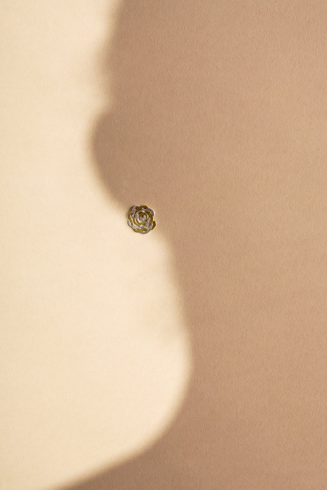 kitty-joyas-celestial-swirl-stud-mixed-metals