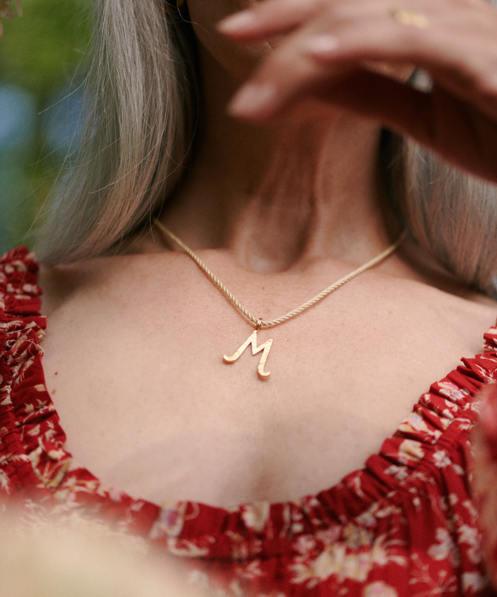 kitty-joyas-pure-silk-cord-initial-pendant-gold