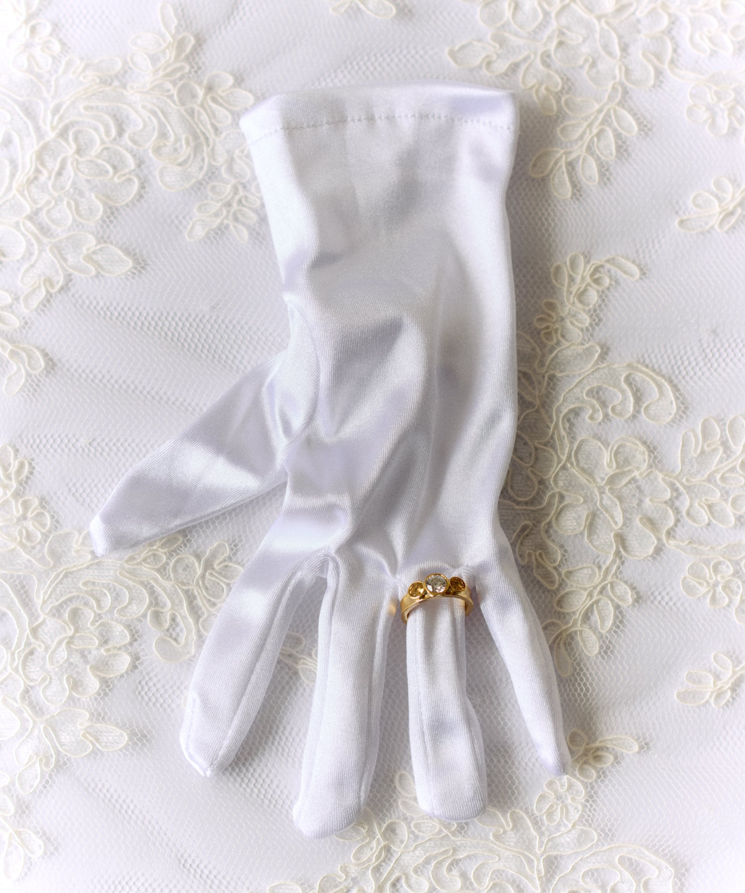 kitty-joyas-threestone-diamond-ring