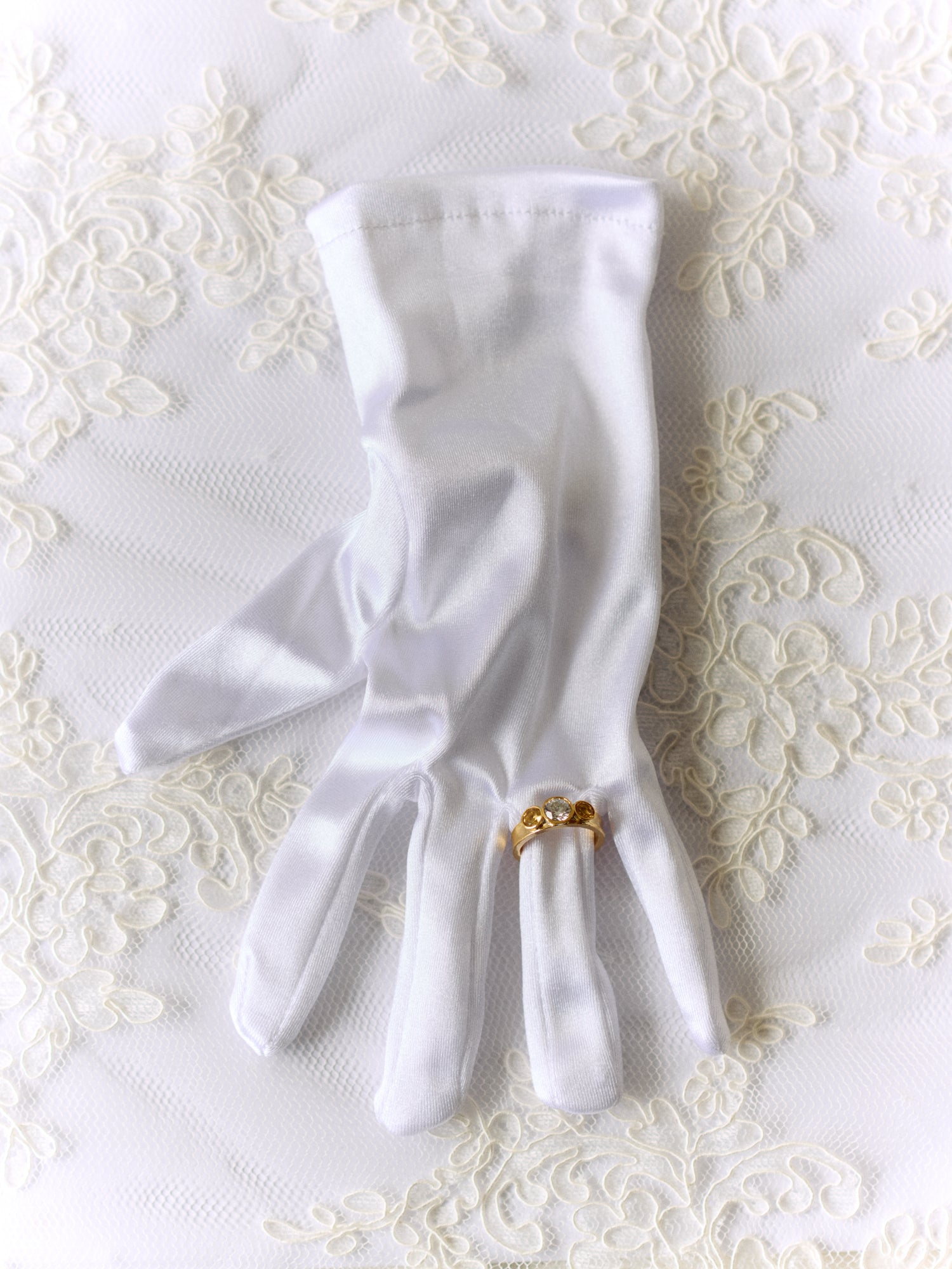 kitty-joyas-threestone-diamond-ring