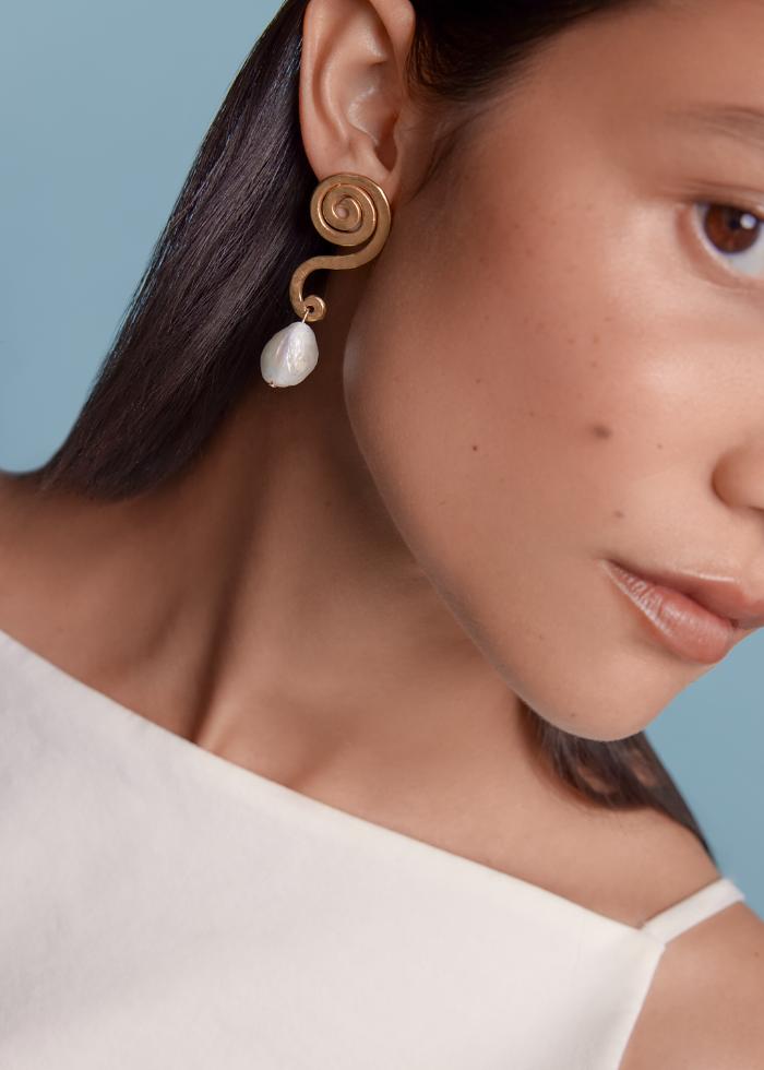 Twirl Pearl Earrings
