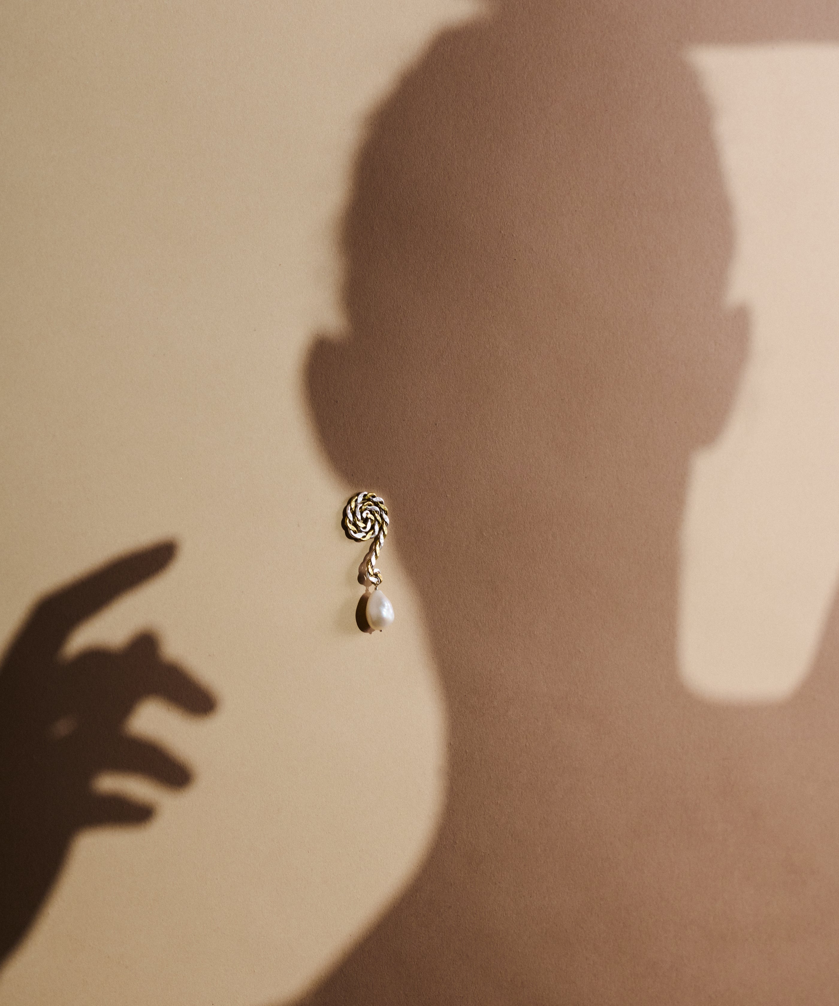 twisted-twirl-pearl-earring