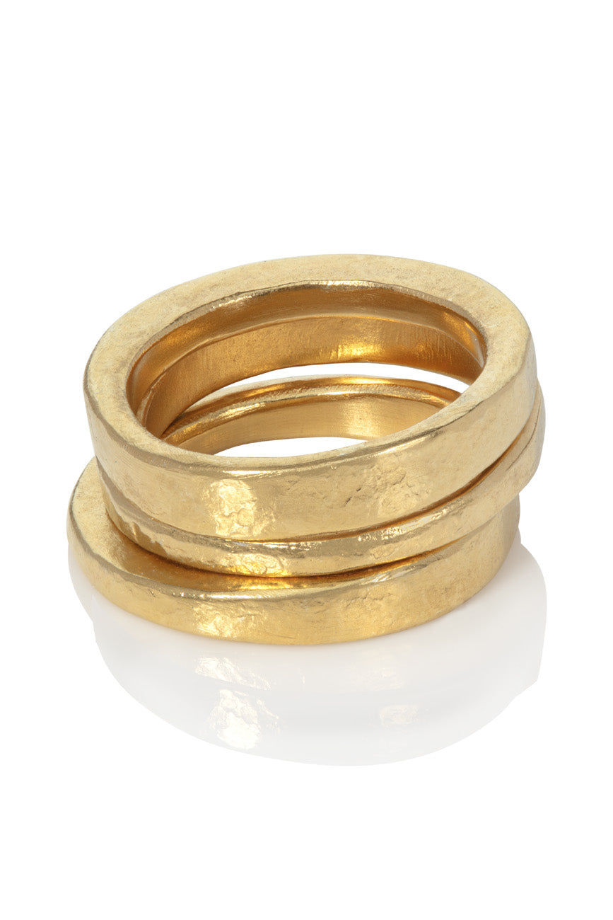 gold-forged-rings-by-Kitty-Joyas